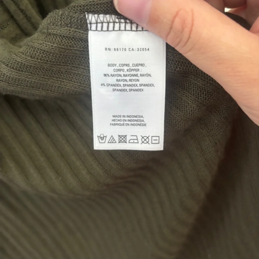 Akemi‎ + Kin olive green ribbed midi length cardigan Size Medium